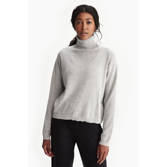 Lolë cozy sweater - Picture 1 of 2